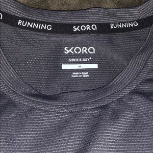 skora running shirt